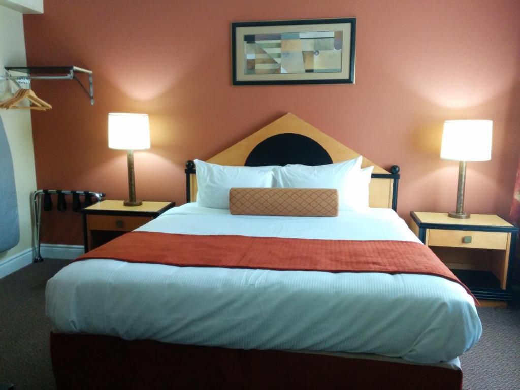 Knights Inn Orangeville Room photo